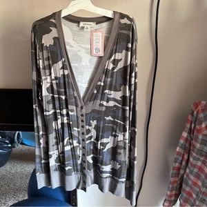 Camouflage button down lightweight sweater NWT size XL